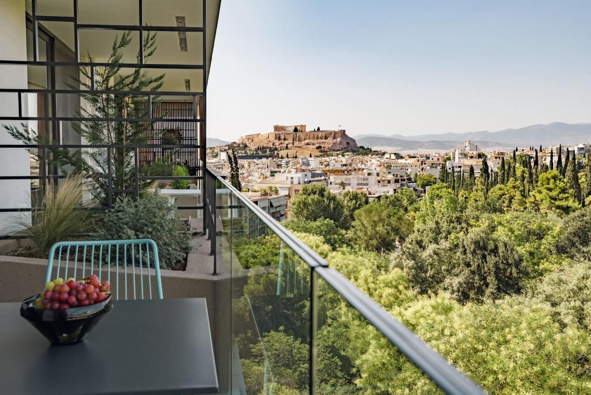 Urban Apt With Stunning Acropolis View & Roofdeck Афины Экстерьер фото