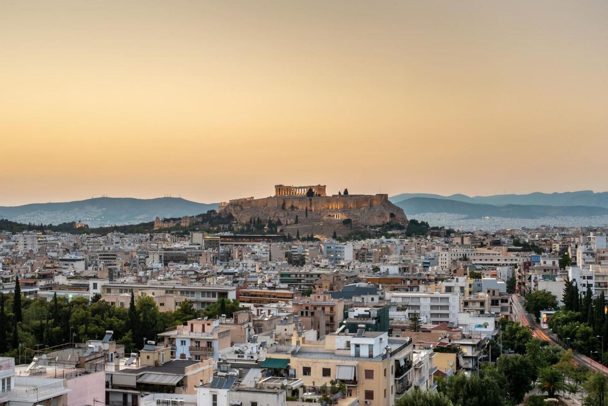 Urban Apt With Stunning Acropolis View & Roofdeck Афины Экстерьер фото